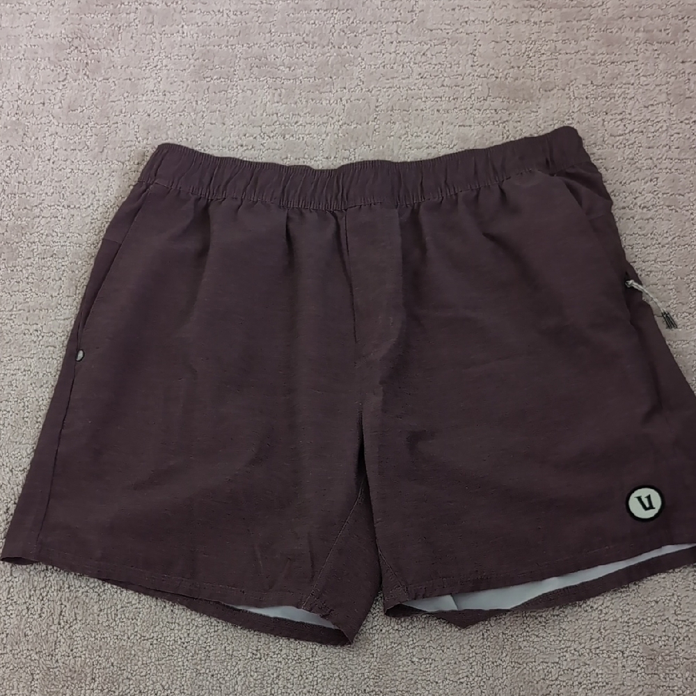 Vuori Kore Short Unlined 5" Inseam Red/Brown Size Large